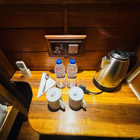 Woodholic Homestay 锡吉里亚 外观 照片