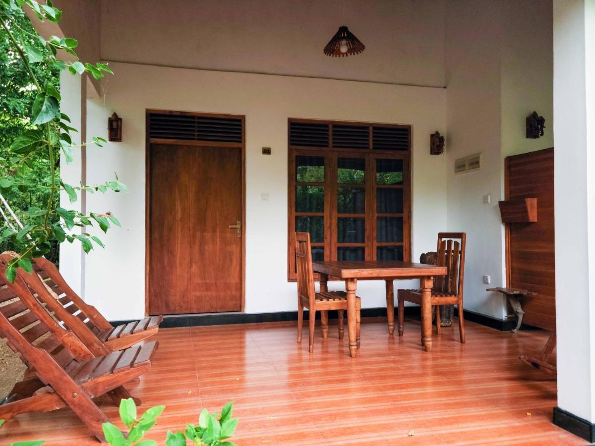 Woodholic Homestay 锡吉里亚 外观 照片
