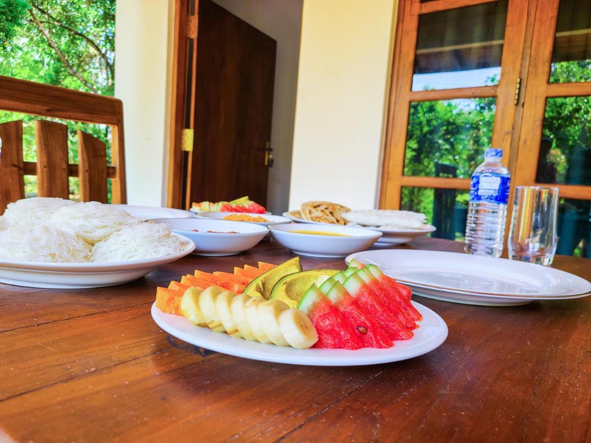 Woodholic Homestay 锡吉里亚 外观 照片