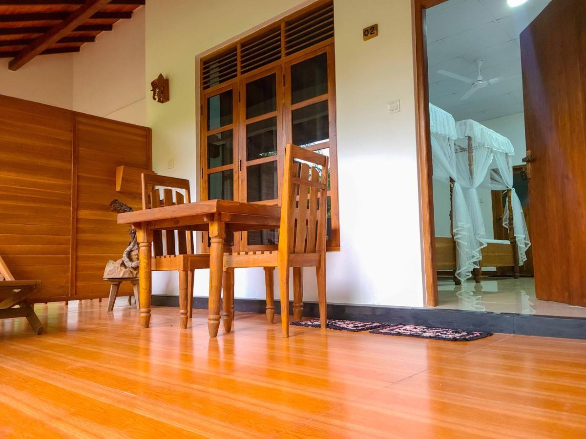 Woodholic Homestay 锡吉里亚 外观 照片