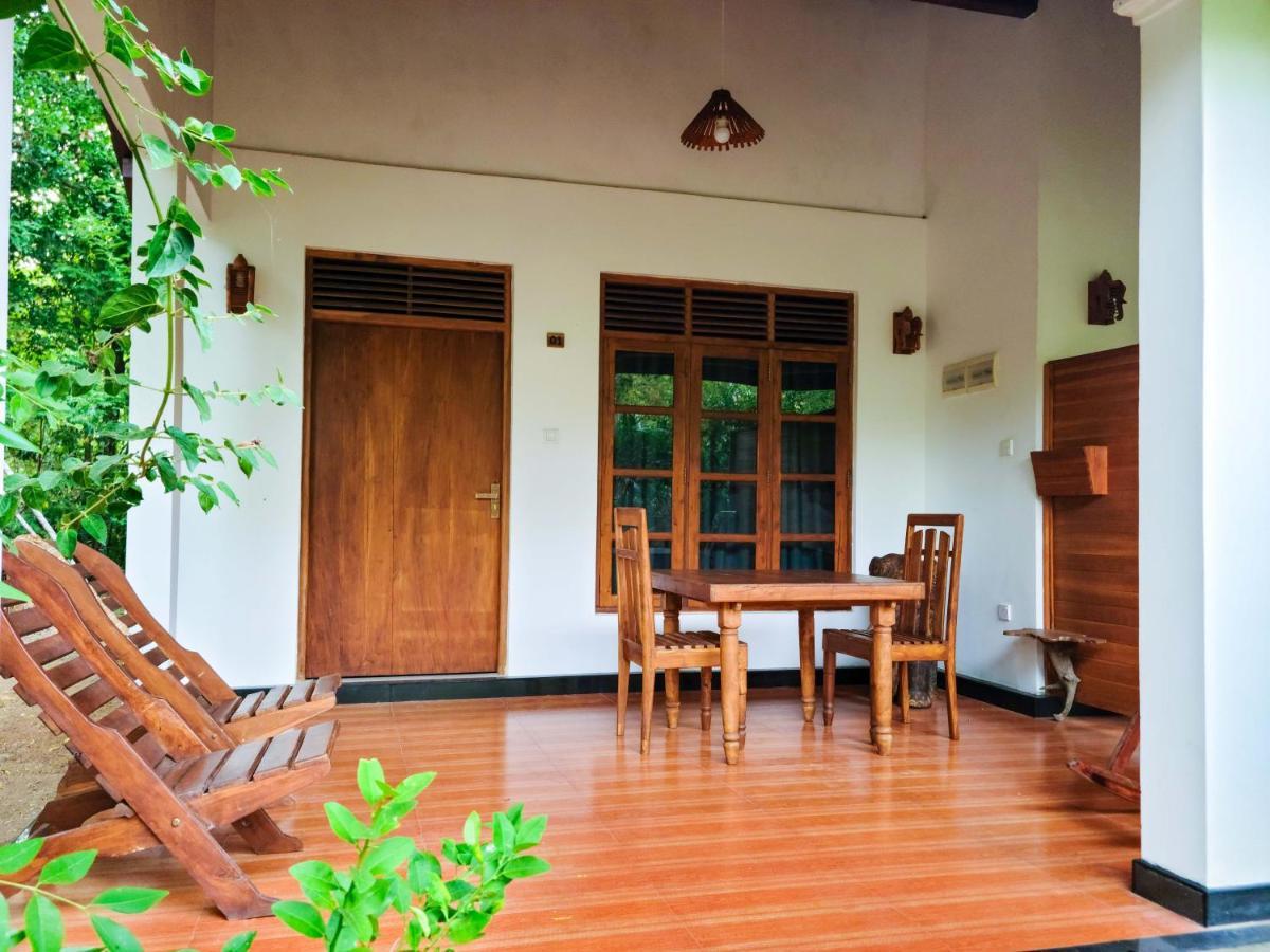 Woodholic Homestay 锡吉里亚 外观 照片