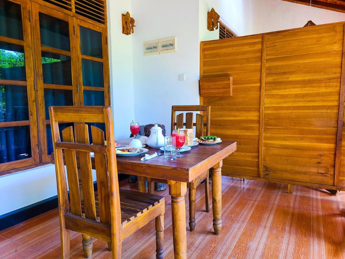 Woodholic Homestay 锡吉里亚 外观 照片