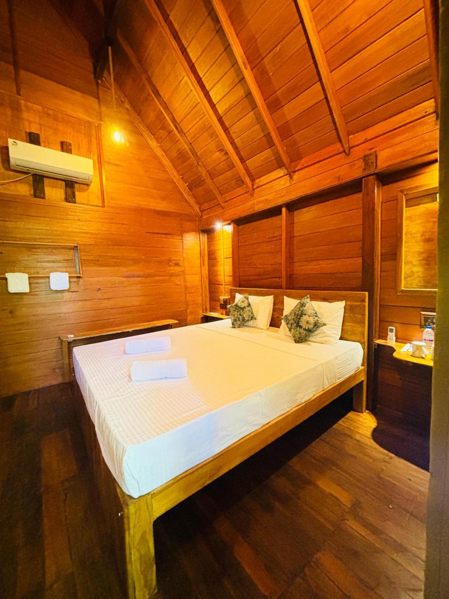 Woodholic Homestay 锡吉里亚 外观 照片