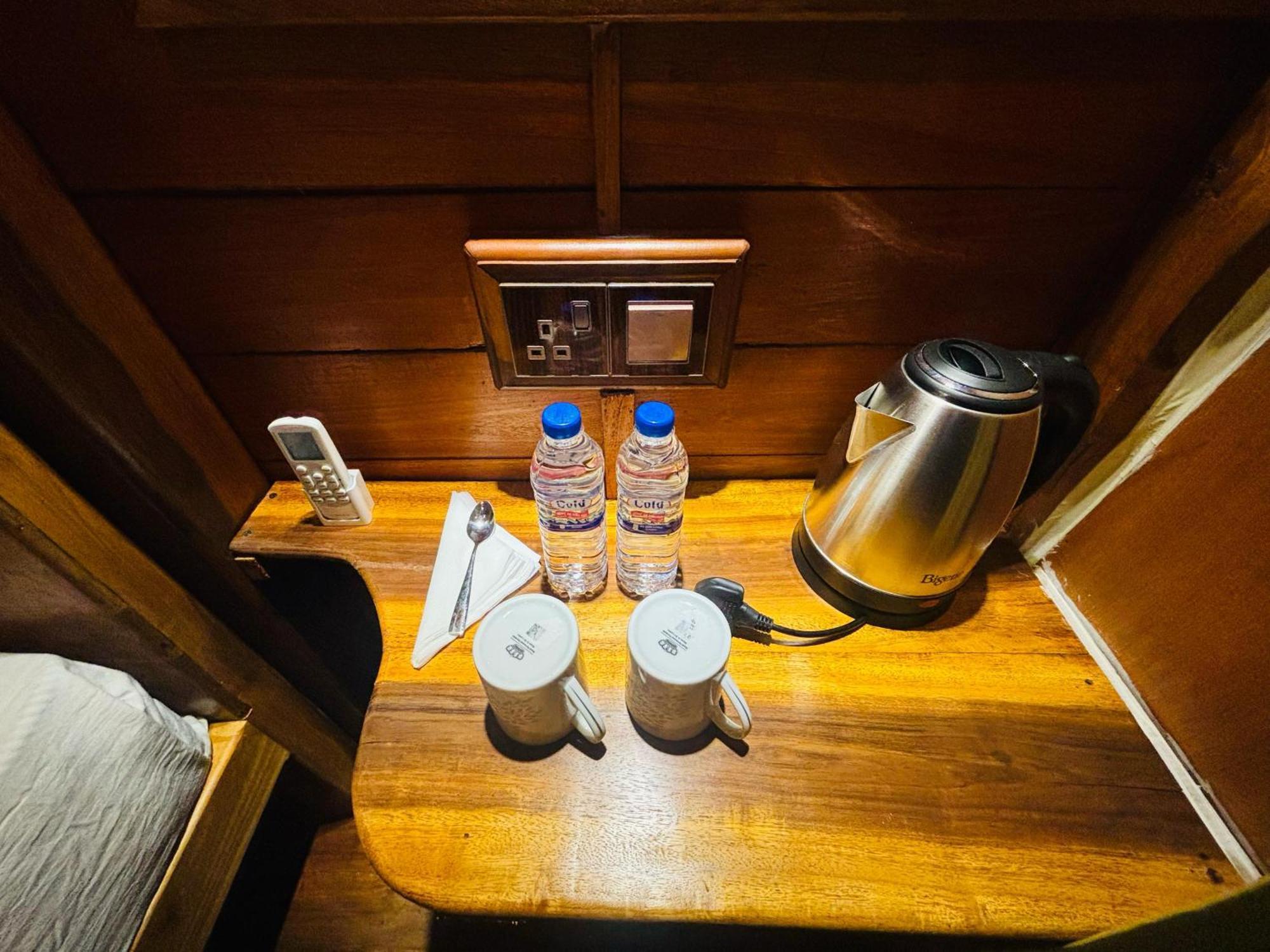 Woodholic Homestay 锡吉里亚 外观 照片