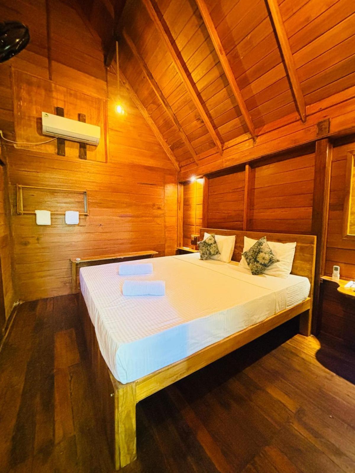 Woodholic Homestay 锡吉里亚 外观 照片