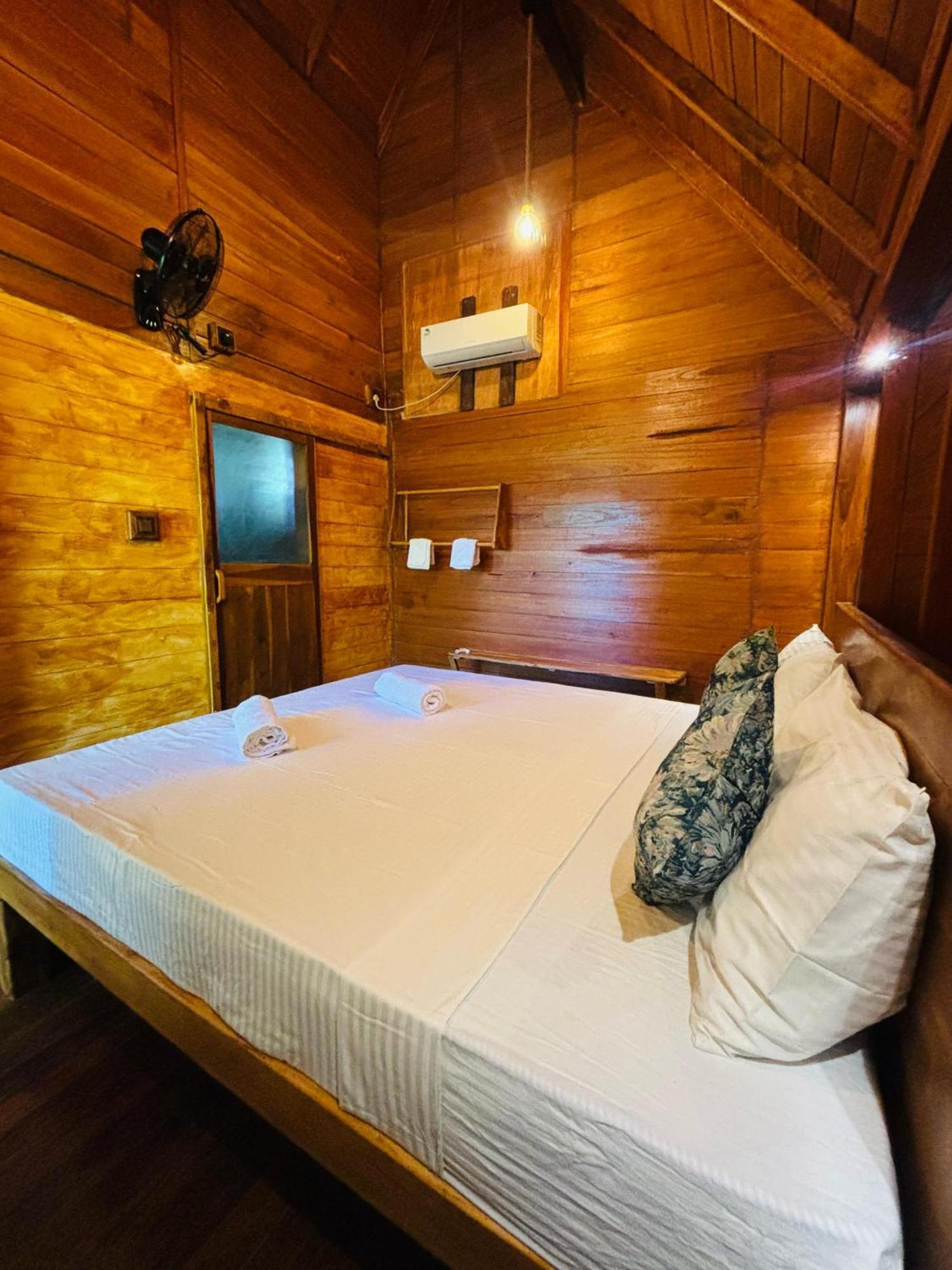 Woodholic Homestay 锡吉里亚 外观 照片