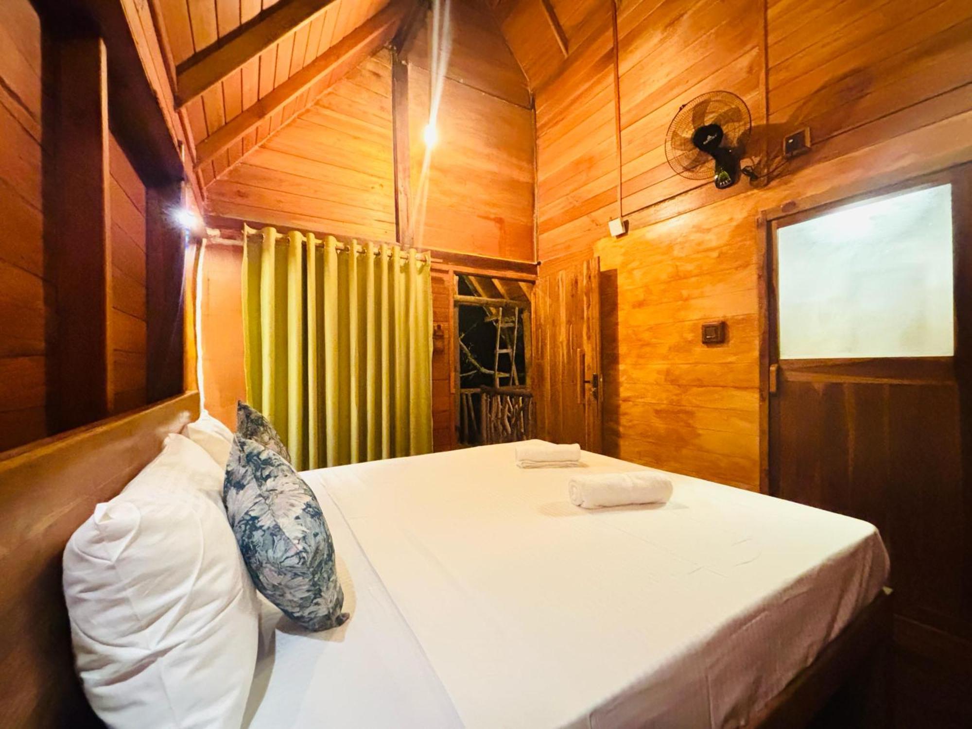 Woodholic Homestay 锡吉里亚 外观 照片